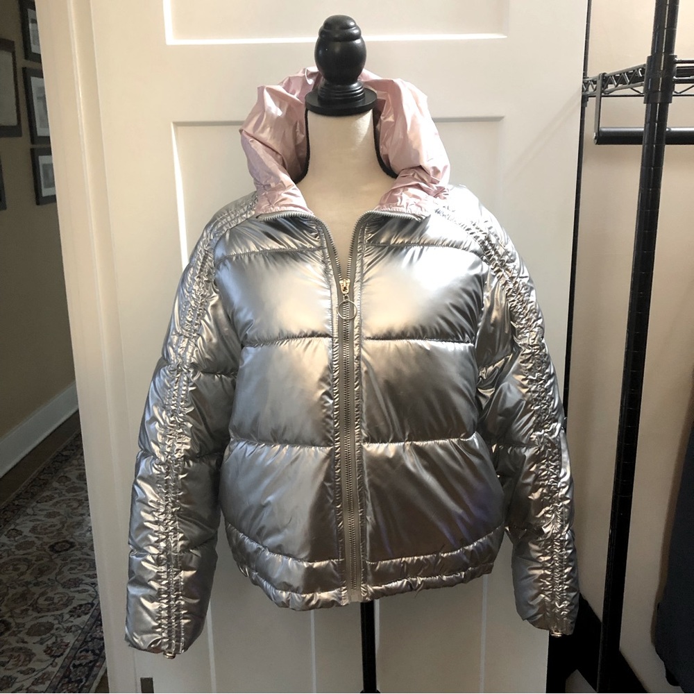 Silver Puffer Jacket with Hood and drawstring at hem XL